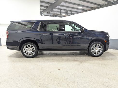 Used 2021 Chevrolet Suburban High Country AWD/4WD image 2