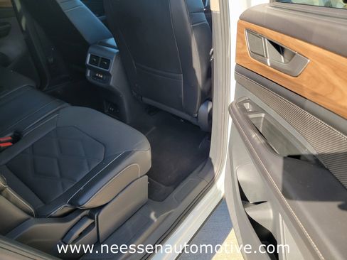 Used 2024 Volkswagen Atlas SE image 11