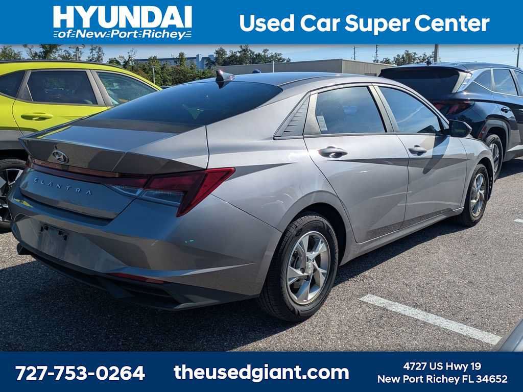 Certified 2023 Hyundai Elantra SE FWD image 2