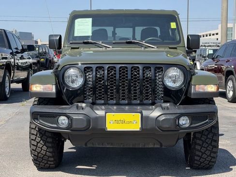 Used 2023 Jeep Gladiator Sport image 3