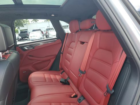 Used 2020 Porsche Macan Turbo AWD/4WD image 12