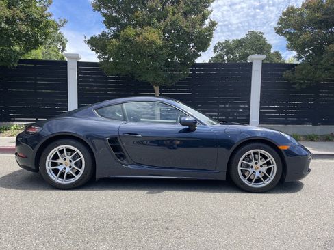 Used 2018 Porsche 718 Cayman RWD image 7