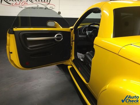 Used 2003 Chevrolet SSR w/ Preferred Equipment Group image 30