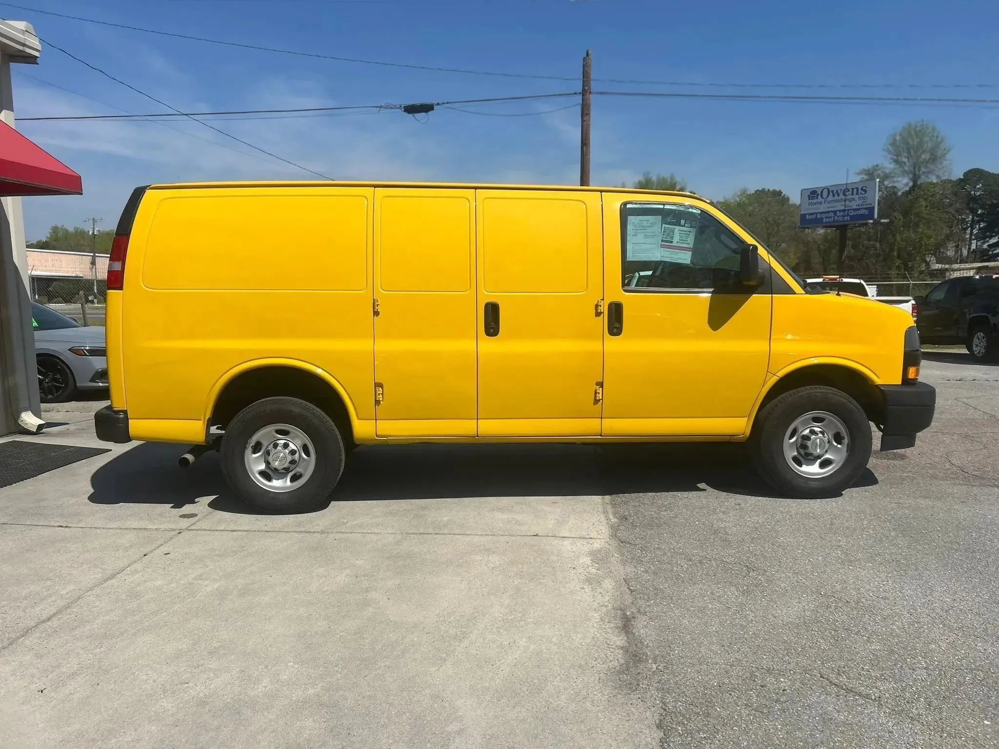 Used 2023 Chevrolet Express 2500 RWD image 6