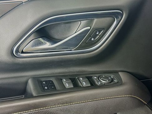 Used 2023 GMC Yukon AT4 w/ AT4 Premium Package image 17