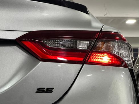 Used 2022 Toyota Camry SE image 10
