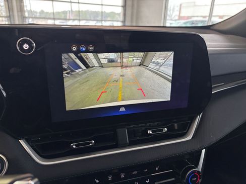 Used 2025 Chevrolet Equinox LT image 22