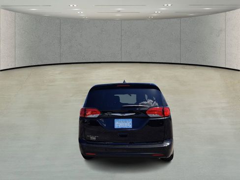 New 2025 Chrysler Voyager LX image 6