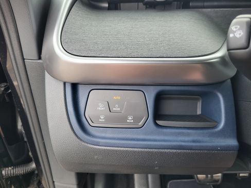 New 2025 Volkswagen ID. Buzz Pro S image 31