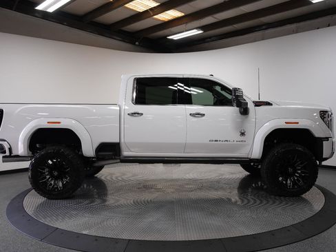 New 2025 GMC Sierra 2500 Denali w/ Denali Reserve Package image 12