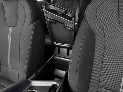 New 2025 Hyundai Elantra SE image 18