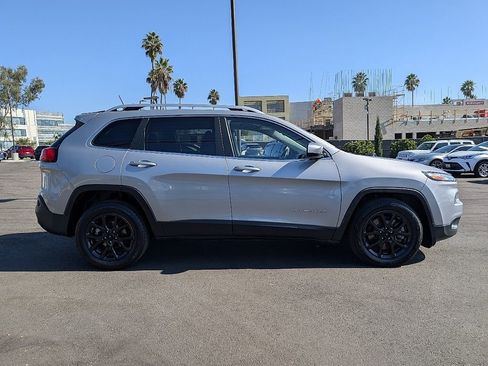 Used 2017 Jeep Cherokee Latitude image 8