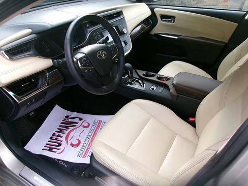 Used 2015 Toyota Avalon XLE w/ Preferred Accessory Package FWD image 11