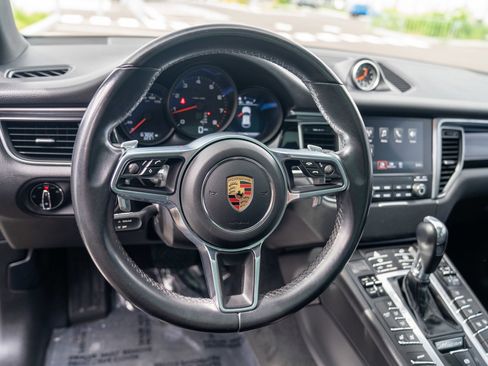 Used 2018 Porsche Macan AWD/4WD image 13