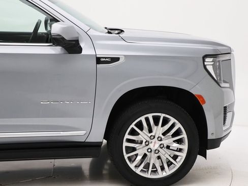 Used 2024 GMC Yukon XL Denali image 3