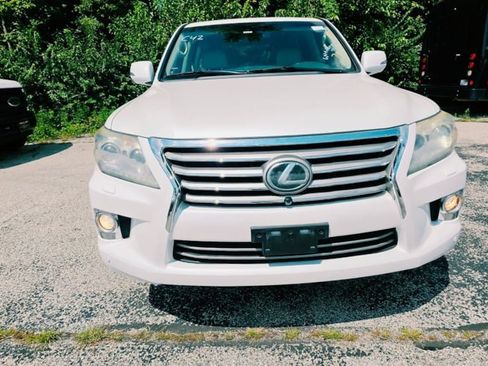 Used 2013 Lexus LX 570 4WD w/ Luxury Pkg w/Pre-crash image 2