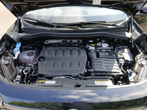 New 2025 Volkswagen Tiguan SE image 21