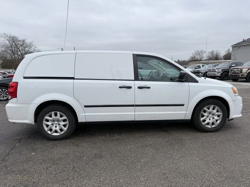 Used 2014 RAM C/V Tradesman image 8