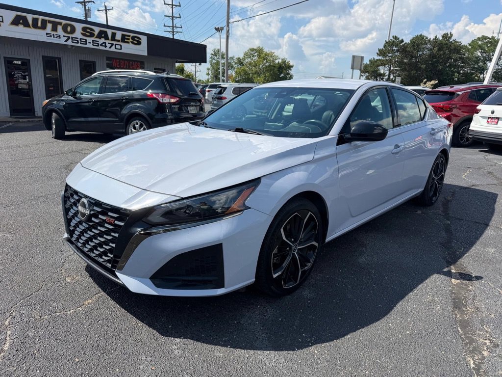 Used 2024 Nissan Altima 2.5 SR FWD image 2