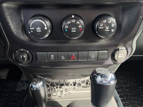 Used 2015 Jeep Wrangler Unlimited Sahara w/ Connectivity Group AWD/4WD image 47