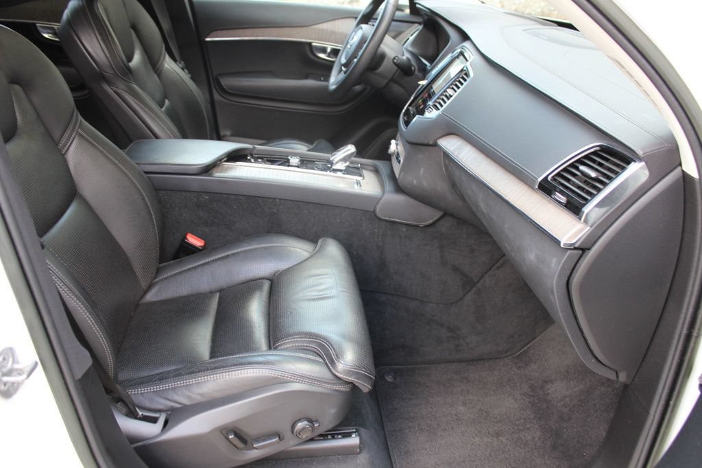 Used 2023 Volvo XC90 B6 Ultimate AWD/4WD image 25