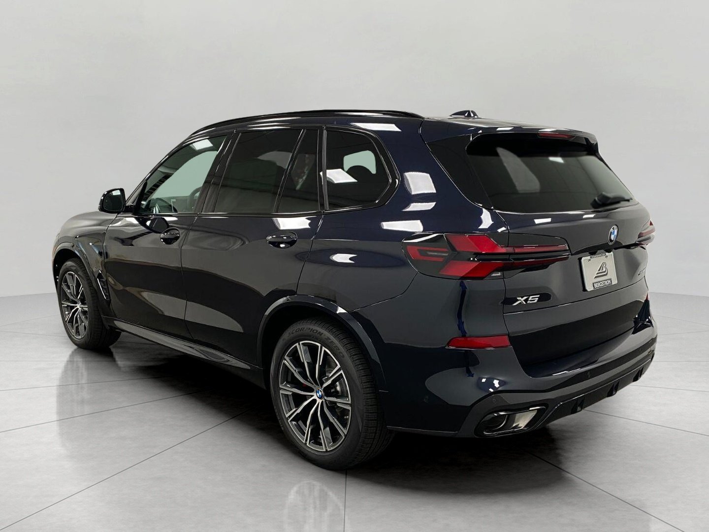 New 2026 BMW X5 xDrive40i w/ M Sport Package AWD/4WD image 9