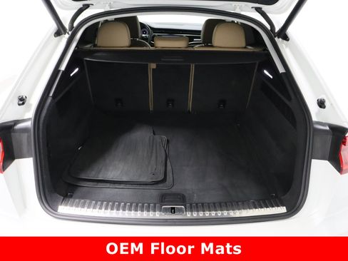 Used 2019 Audi Q8 Premium w/ Convenience Package image 34