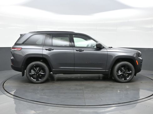 New 2025 Jeep Grand Cherokee Altitude AWD/4WD image 7
