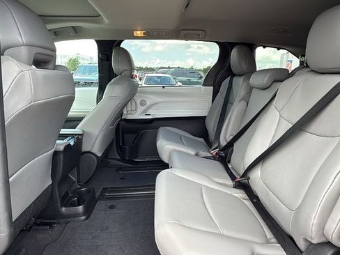 New 2026 Toyota Sienna XLE FWD image 16