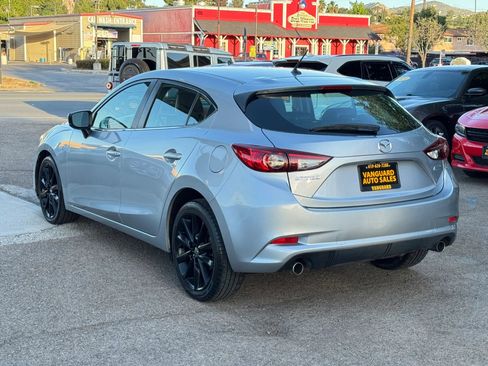 Used 2018 MAZDA MAZDA3 Touring FWD image 38