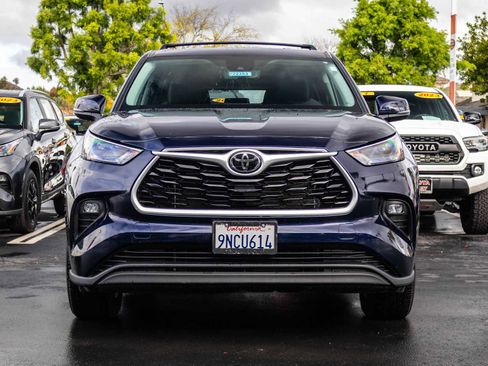 Certified 2024 Toyota Highlander LE image 2