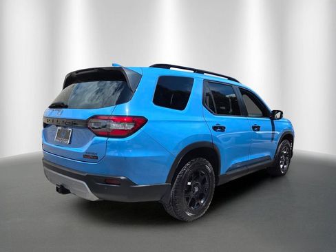 Used 2024 Honda Pilot TrailSport image 3