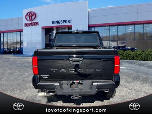 Used 2024 Toyota Tacoma TRD Off-Road image 4