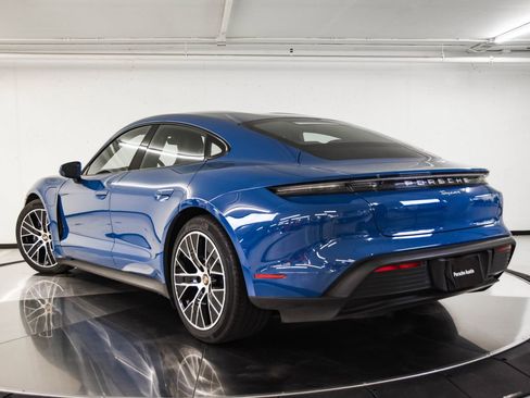 Used 2022 Porsche Taycan image 3