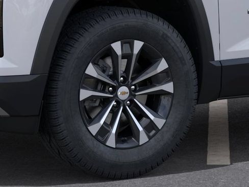 New 2027 Chevrolet Equinox LT FWD image 9