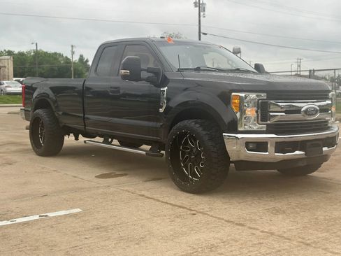 Used 2017 Ford F250 XLT w/ XLT Value Package RWD image 3
