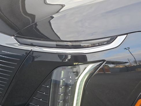 Certified 2026 Cadillac Vistiq Luxury image 8