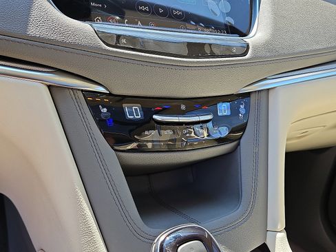 New 2025 Cadillac XT5 Premium Luxury image 19