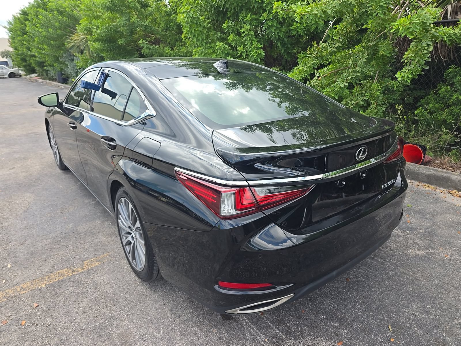 Used 2021 Lexus ES 350 w/ Premium Package FWD image 2