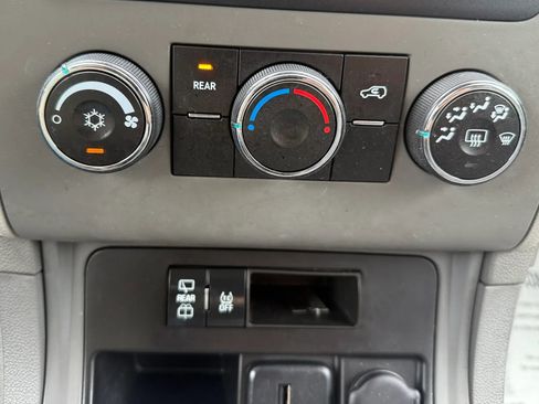 Used 2015 Chevrolet Traverse LS FWD image 17