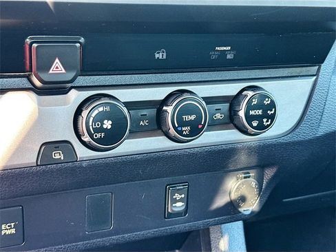 Used 2016 Toyota Tacoma SR image 15