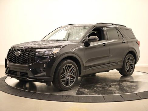 Used 2025 Ford Explorer ST-Line w/ Premium Package image 7