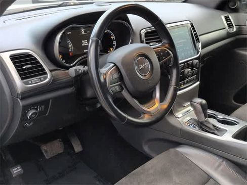 Used 2020 Jeep Grand Cherokee Altitude image 10
