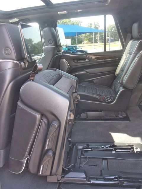 Used 2024 Cadillac Escalade Sport Platinum w/ LPO, ONYX Package AWD/4WD image 33