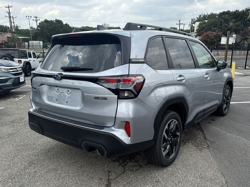 New 2025 Subaru Forester Limited w/ Popular Package image 3