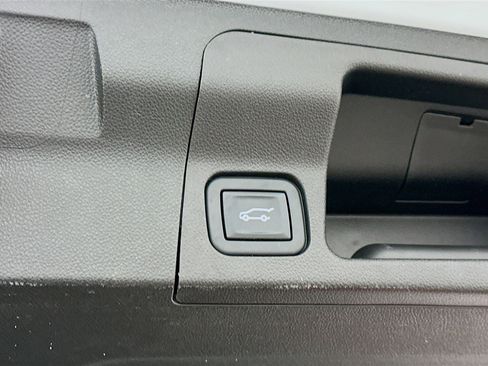 Used 2023 GMC Acadia SLT w/ Technology Package image 33