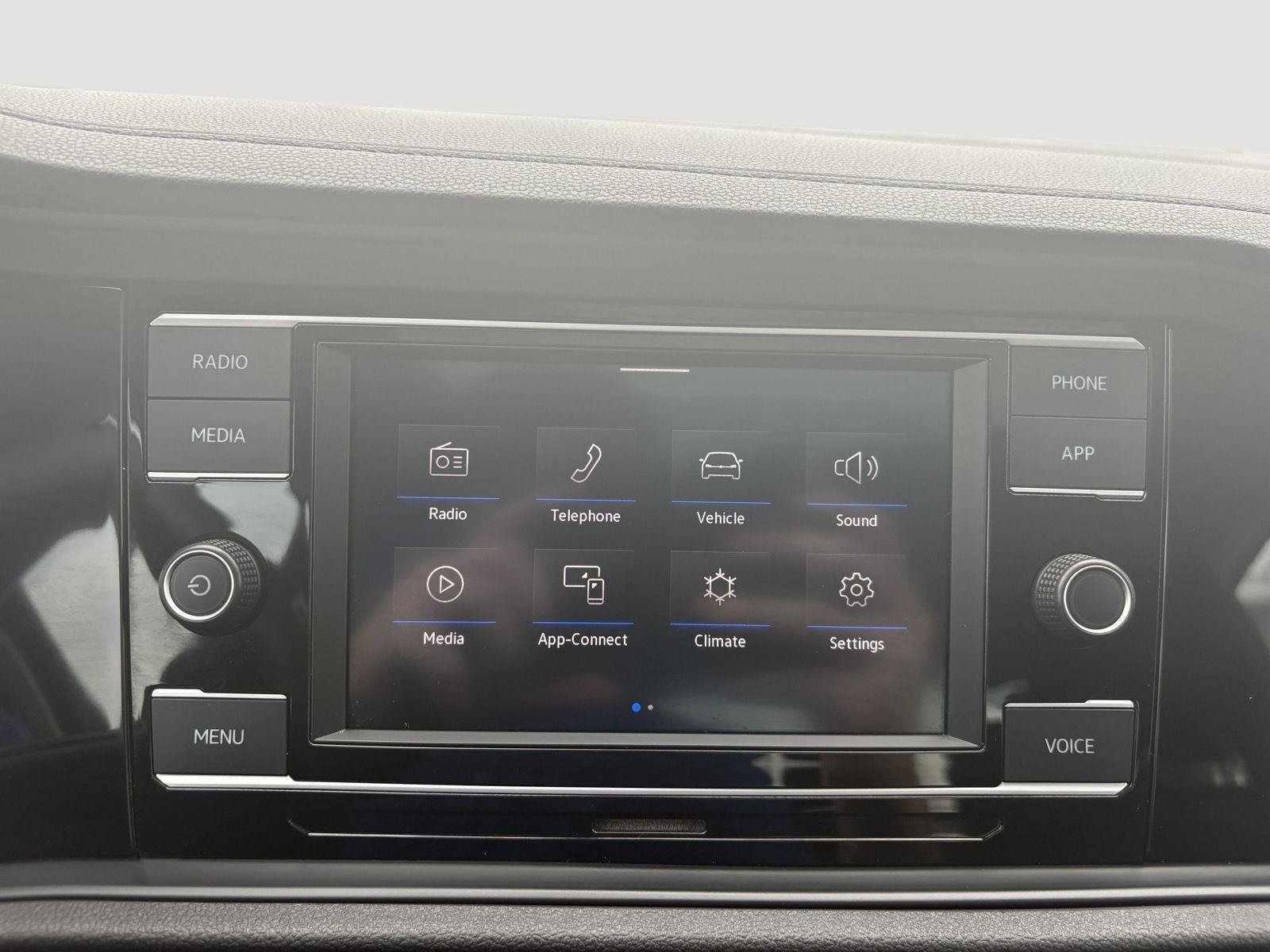 Certified 2022 Volkswagen Jetta SE w/ Panoramic Sunroof Package FWD image 18