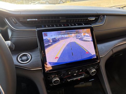 Used 2023 Jeep Grand Cherokee Overland w/ Luxury Tech Group IV image 8