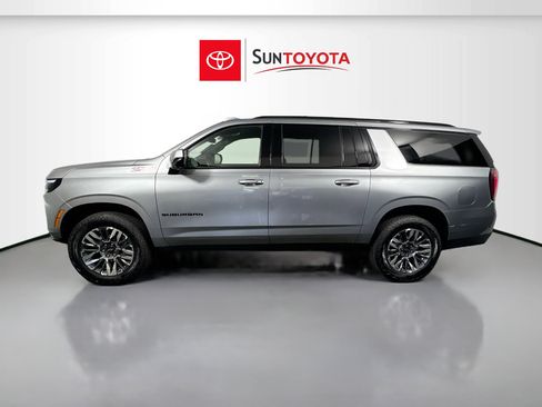 Used 2025 Chevrolet Suburban Z71 image 7