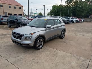 Used 2025 Hyundai Venue SEL FWD video 1